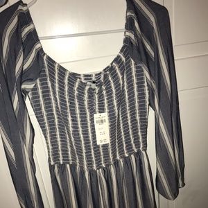 Hollister blue v neck Romper (M) (new with tags)